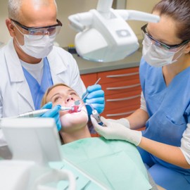 دوره آموزشی دستیار کنار دندانپزشک
